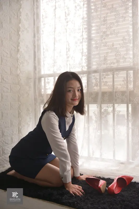 格格《窗边脱丝》 - IESS